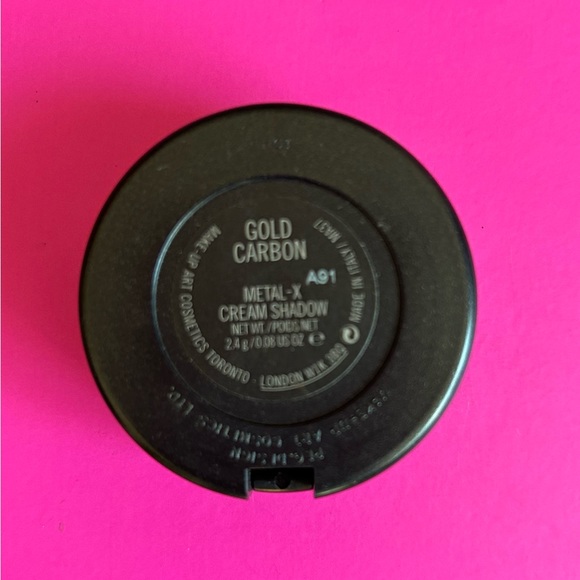 New MAC Metal-x Cream Shadow- Gold Carbon - Picture 2 of 3